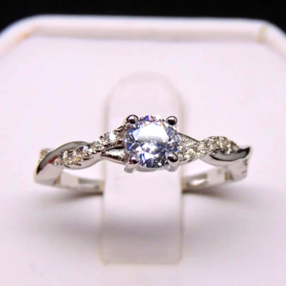 Women's ring 925 sterling plated Zirconia w/ rhinestone size 6 to 9